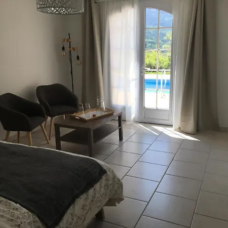 Chambres D'Hotes - Les Terrasses De La Bonnette Bed and breakfast